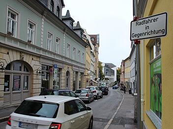 Seit Mitte September dürfen Fahrradfahrer die enge Webergasse in Coburg auch entgegen der Einbahnstraßen-Richtung befahren.