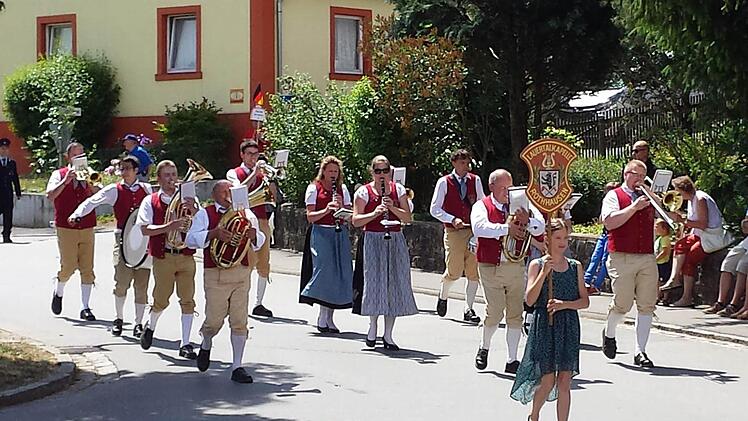 150 Jahre Freiwillige Feuerwehr Maßbach - Festzug Foto: Daniel Wiener