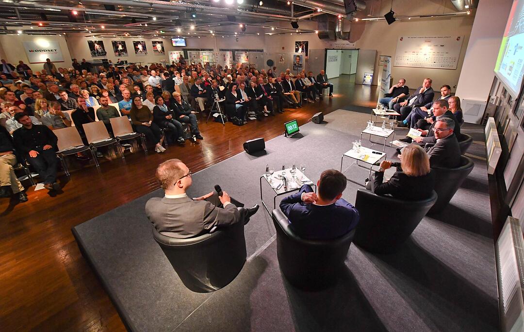 Podiumsdiskussion zur Bundestagswahl in der Brose Arena in Bamberg