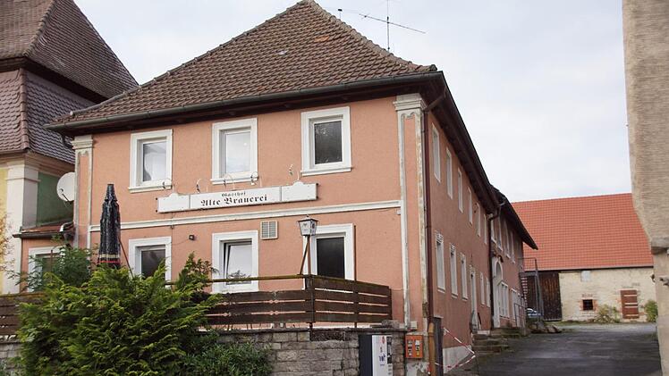 Gleich neben dem Brauhaus steht die ehemalige Gastwirtschaft, die sich Andrea und Olaf Ernst als nächstes Projekt vorgenommen haben.