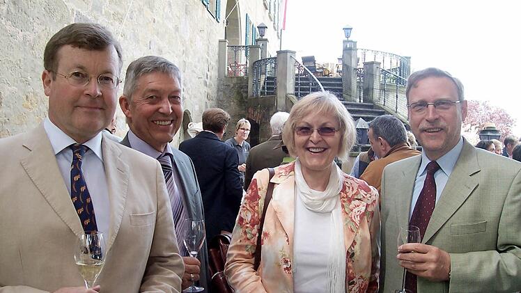 Ferdinand Erbgraf zu Castell-Castell, Landtagsabgeordneter Otto Hünnerkopf mit Frau Irene und Castells Bürgermeister Jochen Kramer.