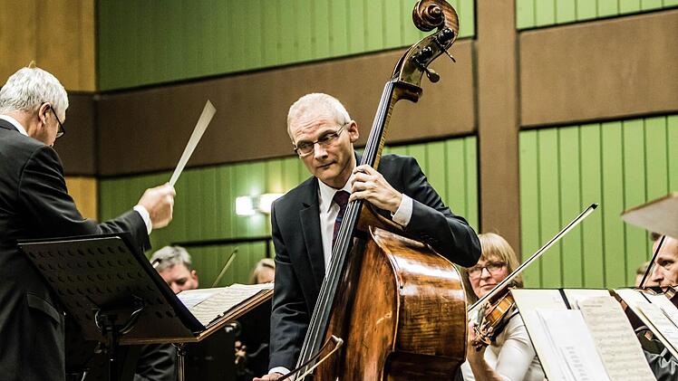 Virtuoser Kontrabass-Solist: Dietmar EngelsFoto: Jochen Berger