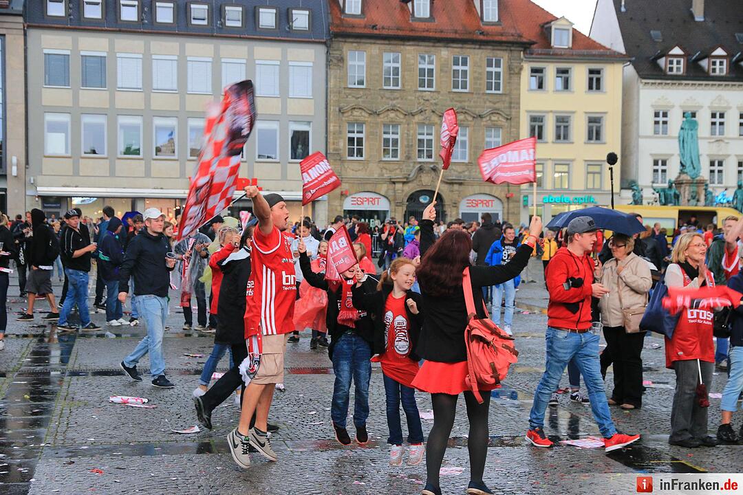 Bamberg feiert deutsche Basketballmeisterschaft im Regen