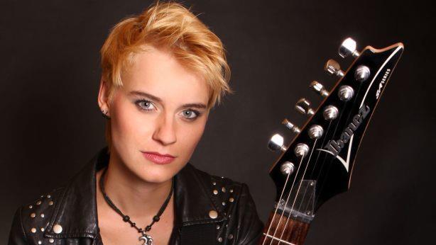 Am 21.September  ist Yasi Hofer im Bildhäuser Hof in Bad Neustadt zu  Gast. Matt Bischof
