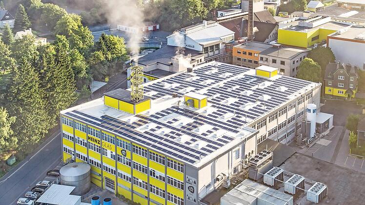 Die Heinz-Gruppe ist mit rund 1500 Mitarbeitern ein wichtiger Arbeitgeber in der Region. Die Geschäftsführung mit ihrem Präsidenten Carl-August Heinz ist zuversichtlich, dass es wieder aufwärts gehen wird. Fotos: Heinz-Glas
