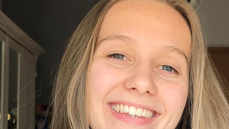"Mathe war schwer", sagt Emma Küfner, die das Abi mit der Note 1,5 bestanden hat.