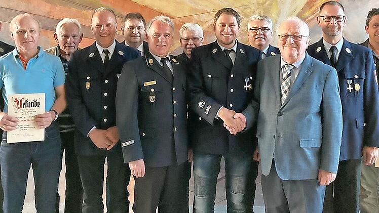 Ehrungen bei der Feuerwehr Hain (von links): Daniel Ultsch (Erster Vorsitzender), Hilmar M&uuml;ller, G&uuml;nther Walda, Ehrenkommandant Gerhard Sesselmann, Zweiter B&uuml;rgermeister Thomas Meyer, KBR Joachim Ranzenberger, Hilmar Kremer, Markus Renner (Ehrenze...