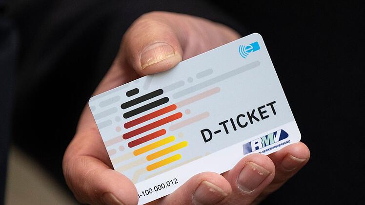 Landkreis Lichtenfels: Deutschlandticket ohne Internet bestellen? Rathäuser unterstützen bei Vorgang