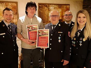 Für ihre Treue im Feuerwehrverein wurden Harald Wiedow (40 Jahre) und Harald Bogner (50 Jahre) geehrt.