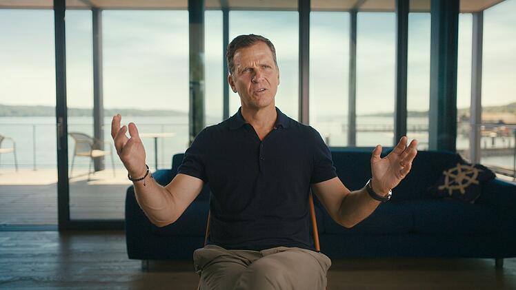 Oliver Bierhoff, ehemaliger Teammanager der deutschen Fu&szlig;ball-Nationalmannschaft, begleitete die gesamte Nationalmannschafts-Karriere &Ouml;zils.