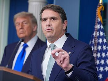 Pr&auml;sident Donald Trump und Justizminister Todd Blanche