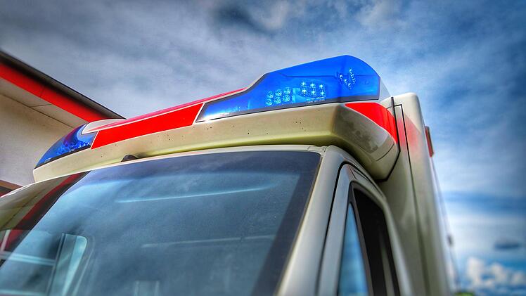 Mit Blaulicht und Martinshorn haben Einsatzfahrzeuge immer Vorrang.