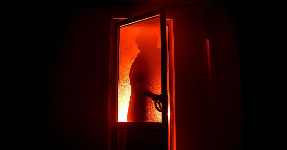 Neukirchen am Brand: Burglar surprises couple in bedroom