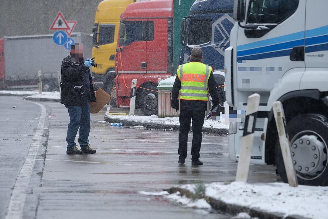 Toter Mann auf Autobahnparkplatz bei A9 gefunden
