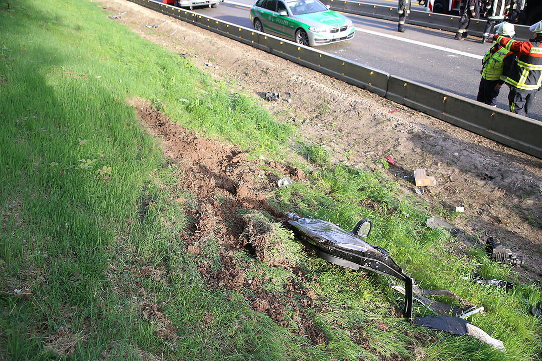 Auto überschlägt sich im Baustellenbereich auf der A6 im Kreis Roth