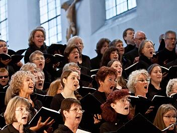 Der Bachchor überzeugte bei der Coburger Erstaufführung der "Johannespassion" von Gottfried August Homilius. Das Konzert am Karfreitag wurde zugleich zum vorübergehenden Abschied von St. Moriz. Coburgs Stadtkirche wird nach Ostern wegen der anstehenden Generalsanierung für rund eineinhalb Jahre geschlossen.Foto: Jochen Berger