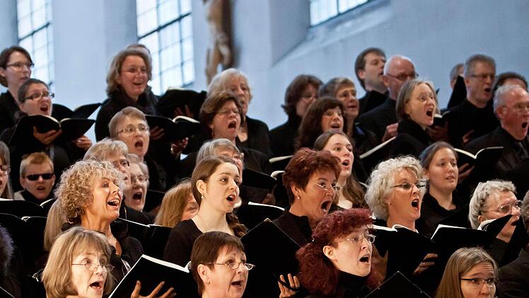 Der Bachchor überzeugte bei der Coburger Erstaufführung der "Johannespassion" von Gottfried August Homilius. Das Konzert am Karfreitag wurde zugleich zum vorübergehenden Abschied von St. Moriz. Coburgs Stadtkirche wird nach Ostern wegen der anstehenden Generalsanierung für rund eineinhalb Jahre geschlossen.Foto: Jochen Berger