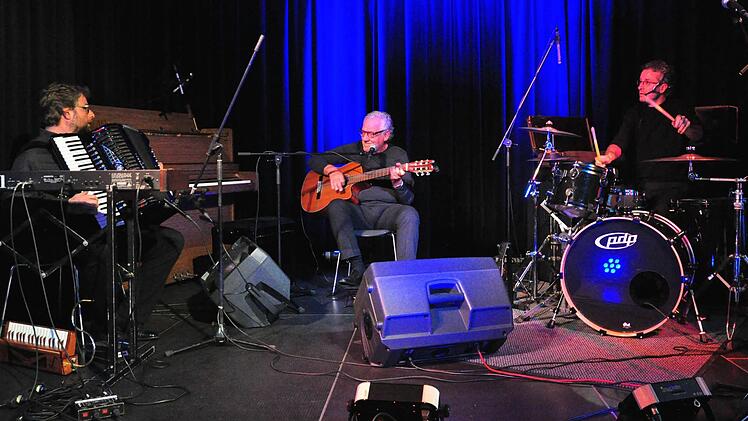 Das Giorgio-Conte-Trio war in der Reihe "abend.licht" des Kulturamtes in Haßfurt zu Gast. Bati Bertoli, Giorgio Conte und Alberto Parone (von links) machten die Musik.  Foto: Ulrike Langer