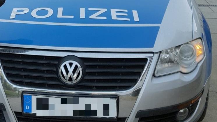 Bei einem Einsatz am frühen Samstagmorgen wurde das Kennzeichen eines Kulmbacher Polizeifahrzeugs gestohlen. Symbolfoto: dpa