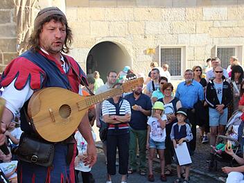 Der Gaukler Schabernackrakeel, der Ebern bereits zwei Mal unsicher machte (hier im Jahr 2013) , wird  beim 6. Mittelaltermarkt wieder mit Bänkelgesang und derben Sprüchen zur Stelle sein. Eckehard Kiesewetter