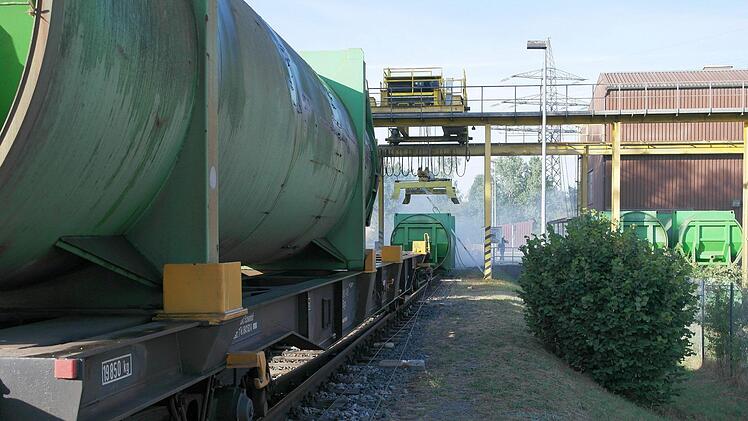 Auf diesem Bahnwaggon wäre der Container um 8.30 Uhr in die Müllverbrennungsanlage nach Schwandorf transportiert worden.