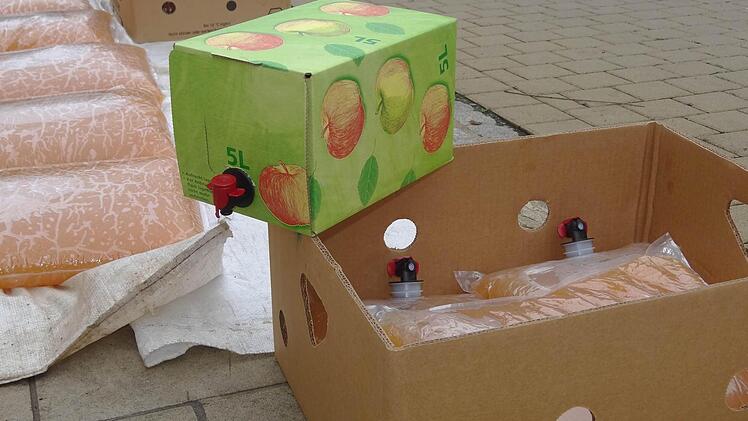 Apfelsaft in einer praktischen Spendierbox soll an Schulen, Kindergärten und Vereine verschenkt werden.