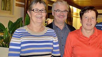 Ortsbäuerin ist Sigrid Rottenberger (links), ihre Stellvertreterin Monika Schneider. Zum Obmann wurde Karl Schneider (rechts) bestimmt, als sein Stellvertreter fungiert Benno Keßler. Foto: Kathrin Kupka-Hahn