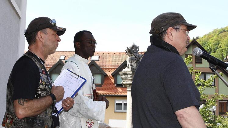 Organisator "Hembo" Hembacher, Pfarrvikar Fidelis und dritter Bürgermeister Dieter Seban.Thomas Dill