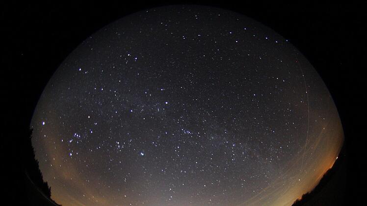 Die Rhön gehört zu den wenigen Gebieten mit einem fast natürlichen Nachthimmel. Die Menschen sollen für den Schutz der natürlichen Nachtlandschaft sensibilisiert werden. Foto: Dr. Andreas Hänel