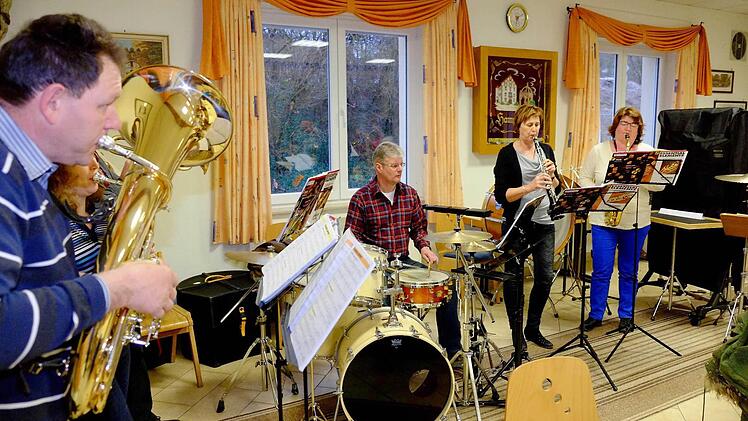 Das Orchester "Luftikus" spielte zur Jahreshauptversammlung der Stadtkapelle auf.