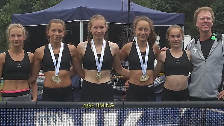 Die U16-Schülerinnen des TV/DJK Hammelburg wurden Bayerischer Mannschaftsmeister im Siebenkampf. Unser Bild zeigt (von links) Lena Wegand, Lilian Heid, Elisa Eich, Anna Lukaschewitsch, Hanna Schmitt und Trainer Heiko Schmitt. Foto: Heiko Schmitt