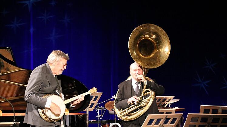 Die Frankfurt Swing All Stars standen zum ersten Mal mit dem Bad Kissinger Kurorchester auf der Bühne. Foto: Ralf Ruppert