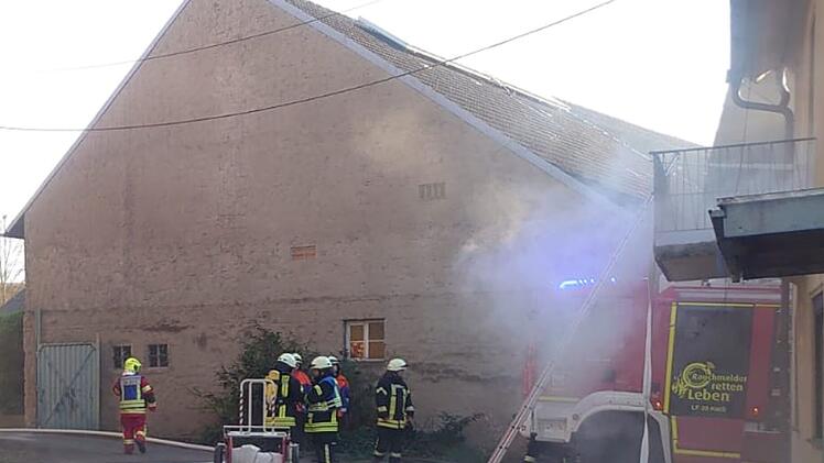 Zapfendorf: Sieben Feuerwehren rücken zu "Tanzsaal Hofmann" an - "etliche Personen" vermisst