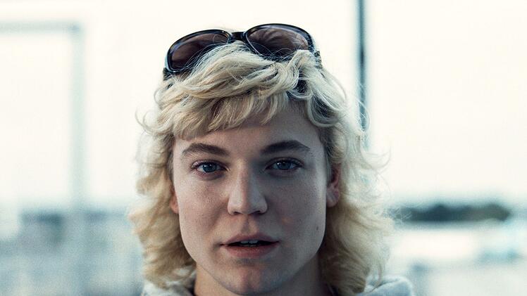 Thea Ehre, die in "Bis ans Ende der Nacht" die Transfrau Leni verkörpert, wurde mit einem Silbernen Bären als beste Nebendarstellerin ausgezeichnet.