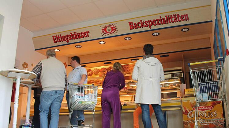 Noch ist die Bäcker Karch im Vorkassenbereich des alten Edeka.