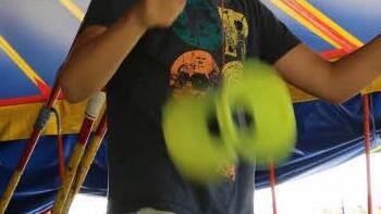Konzentration beim Diabolo.