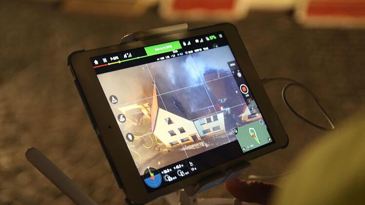 In Grub am Forst (Landkreis Coburg) brannte in der Nacht auf Montag ein Mehrfamilienhaus. Foto: Michael Stelzner