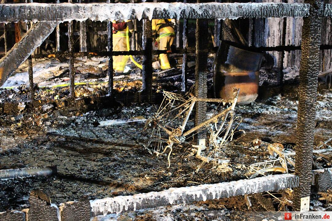 Scheunenbrand in Bayreuth - Therapiezentrum wurde evakuiert