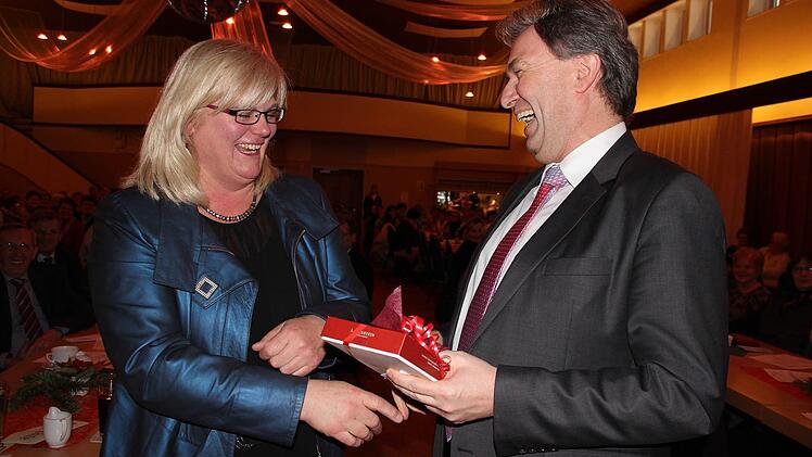 Landrat Klaus Löffler fand die Rede von Christine Reitelshöfer beeindruckend. Foto: Veronika Schadeck