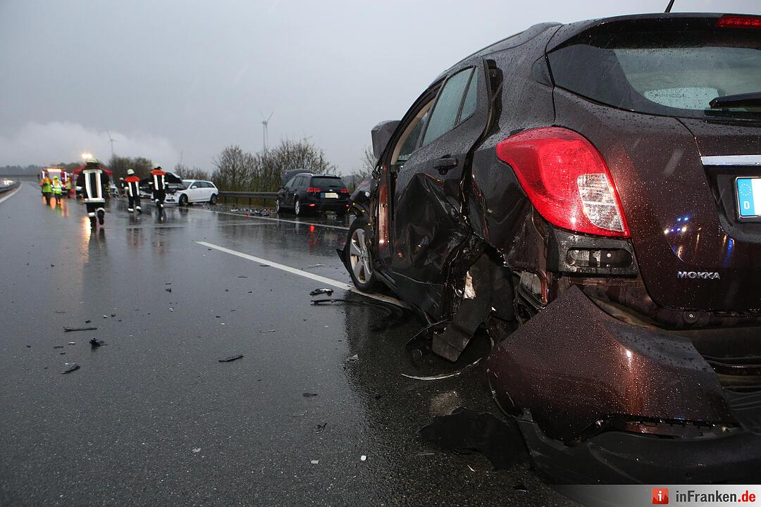 Hagel-Unwetter lšst Massenunfall aus: Autos kollidieren auf der A6 - Acht verletzte Personen, davon drei schwer
