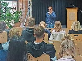 Daniela Mahler während ihres Vortrags am FMG.