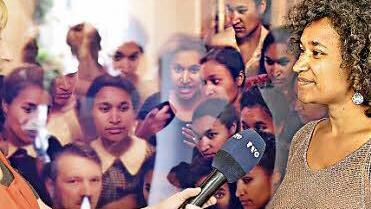 Mwangi Hutter hat die "Verehrerinnen Hitlers" in einem Foto verfremdet. Das Bild ist in einem blauen Container am Schönleinsplatz zu sehen.