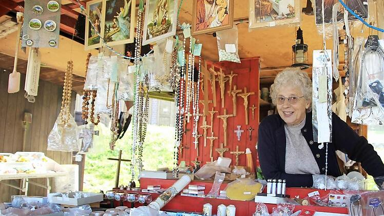 Sie hat das Lachen noch nicht verlernt, auch wenn sie enttäuscht ist: Silvya Mathes muss ihren Kiosk in wenigen Wochen abreißen.