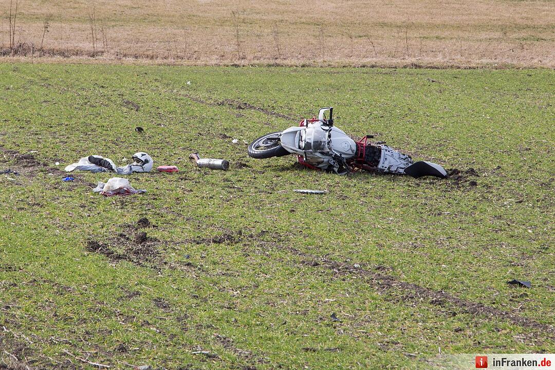 Tödlicher Unfall im Kreis Coburg: Motorrad verunglückt nach Überholmanöver