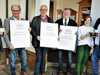 Nach der Verleihung der goldenen Meisterbriefe (von links): Günther Stenglein, Konrad Krug, Helmut Polster, Hans Werner, Monika Hansen und Reinhard Bauer  Foto: Werner Reißaus