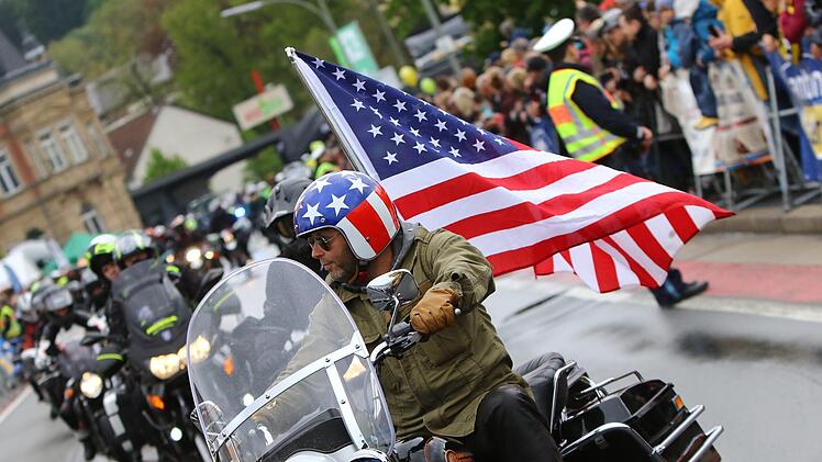 Im Korso gab es immer wieder originelle Maschinen und Fahrer mit individuellen Accessoires zu bewundern. Foto: Monika Limmer