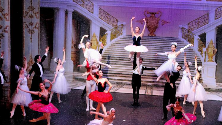 Tänzerisches Können und schöne Kostüme machten den Ballettabend zu einem Erlebnis.