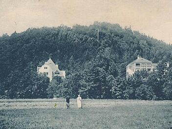 Villa (links) und Sanatorium des Dr. Ernst Marquardsen auf einer Postkarte aus dem Jahr 1906 Fotos: Jonas