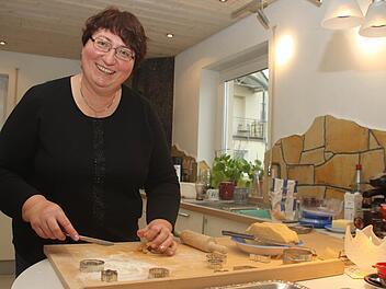Ingrid Flieger hat am Heiligen Abend Geburtstag. Kein Stress, sondern Grund zur Freude für die 51-Jährige, die zwei Feste an einem Tag genießt.  Foto: Dagmar Besand