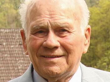 Der rüstige Jubilar Oswald Stretz, dem allein 14 Enkel, 23 Urenkel und sogar schon ein Ururenkel gratulierten. Foto: Günther Geiling